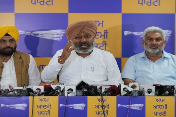 ਹਰਪਾਲ ਚੀਮਾ ਨੇ BJP ‘ਤੇ ਦੇਸ਼ ‘ਚੋਂ ਰਾਖਵਾਂਕਰਨ ਤੇ ਸੰਵਿਧਾਨ ਖ਼ਤਮ ਕਰਨ ਦਾ ਲਾਇਆ ਦੋਸ਼, ਕਿਹਾ- ਨਹੀਂ ਕਰਨ ਦੇਵਾਂਗੇ ਰਿਜ਼ਰਵੇਸ਼ਨ ਨਾਲ ਛੇੜਛਾੜ
